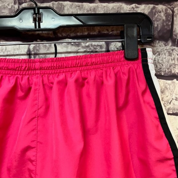 Nike Dri-Fit Pink Shorts Size Large - Picture 2 of 7
